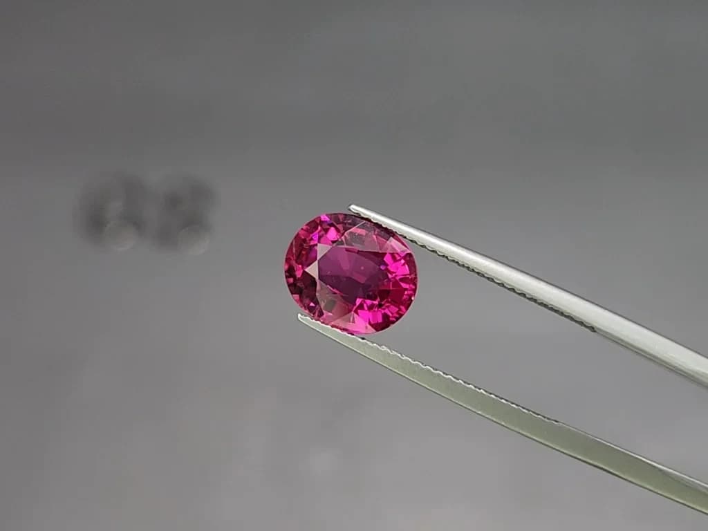 Rubellite tourmaline oval cut 3.16 carats, Africa ID 11605