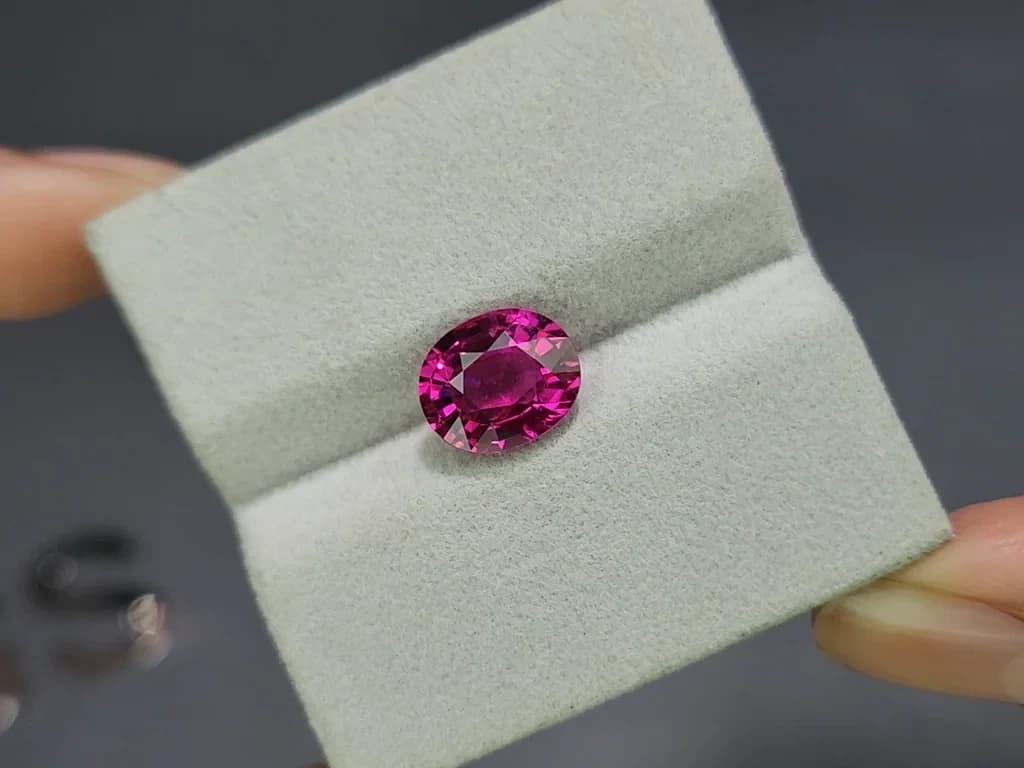 Rubellite tourmaline oval cut 3.16 carats, Africa ID 11605