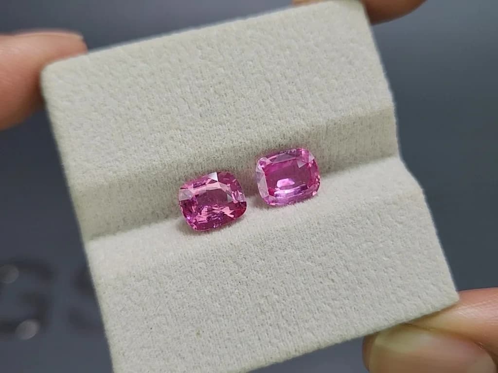 Pair of pink sapphires in cushion cut 3.59 carats, Sri Lanka ID 12306