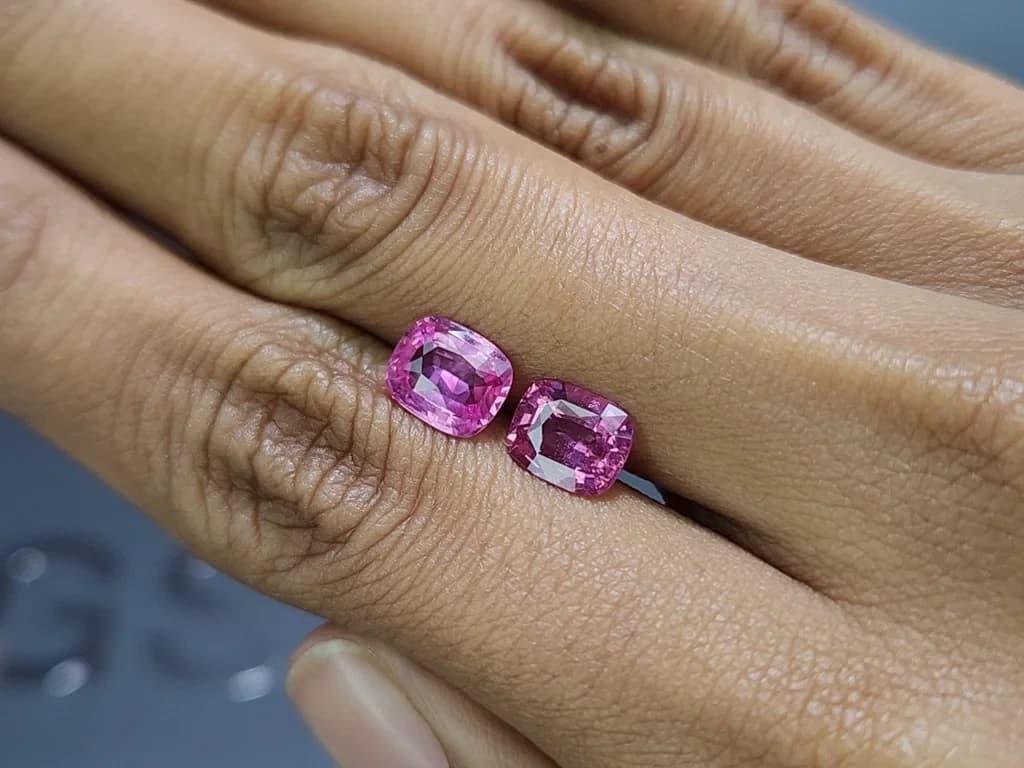 Pair of pink sapphires in cushion cut 3.59 carats, Sri Lanka ID 12306