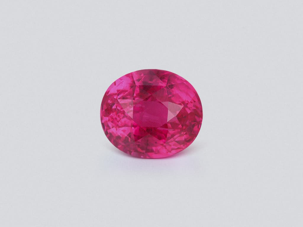 Vibrant vivid pink Mahenge spinel in oval cut 3.67 carats, Tanzania ID 10804