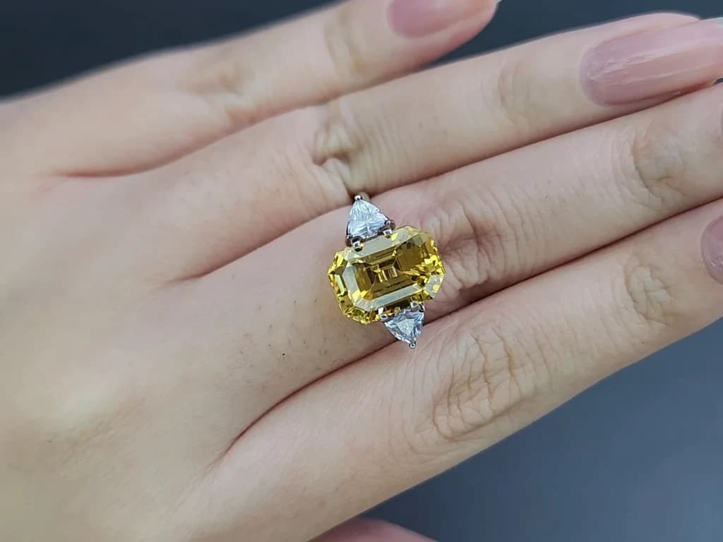 Unheated Golden Yellow sapphire in octagon cut 7.23 carats, Sri Lanka ID 11105