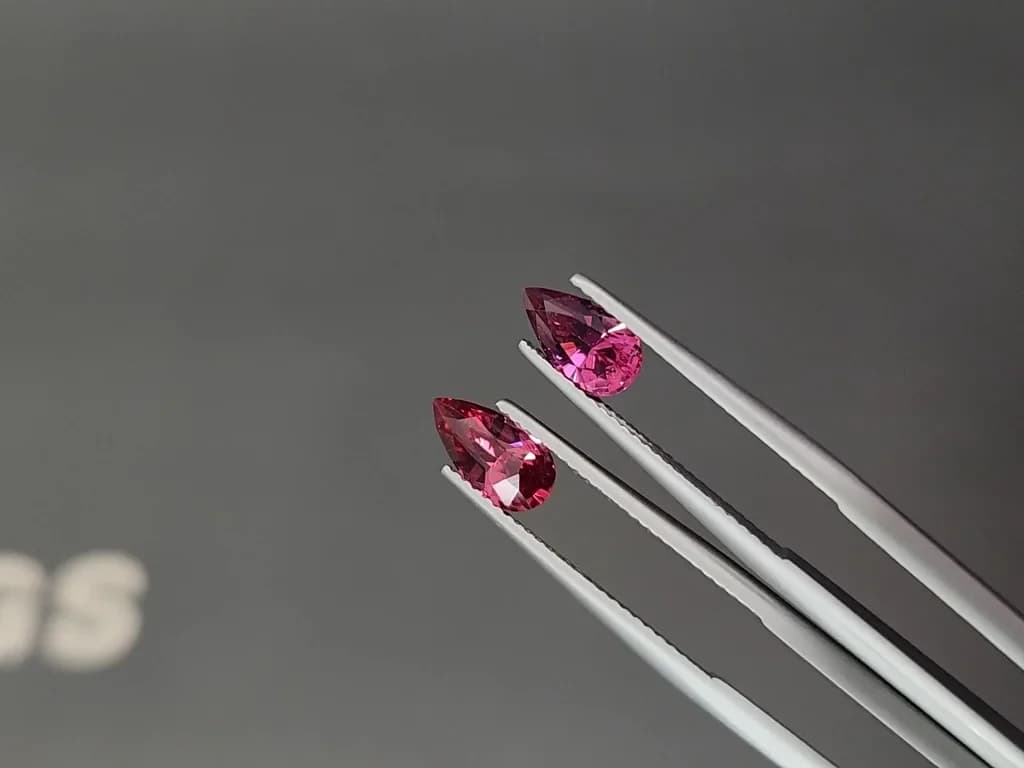 Pair of spinels red-pink Mahenge pear cut 2.28 carats, Tanzania ID 12407