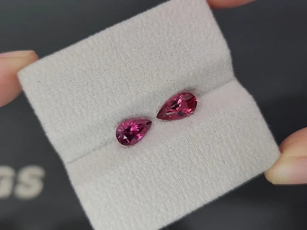 Pair of spinels red-pink Mahenge pear cut 2.28 carats, Tanzania ID 12407
