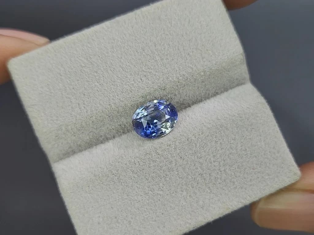 Unheated sapphire Bi-color oval cut 2.22 carats, Sri Lanka ID 11407