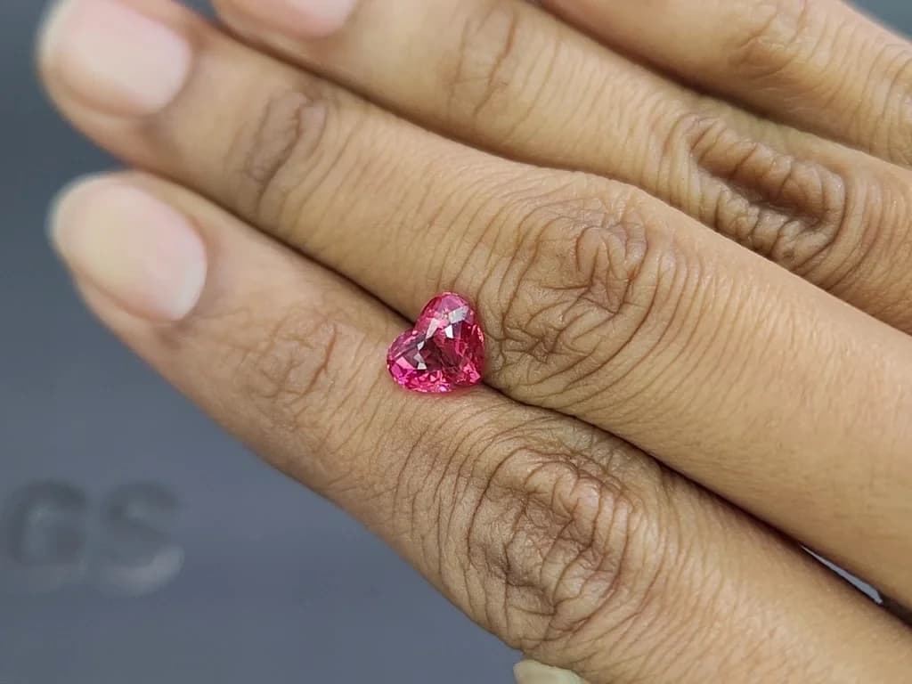 Mahenge spinel heart shape 2.16 carats, Tanzania ID 11006