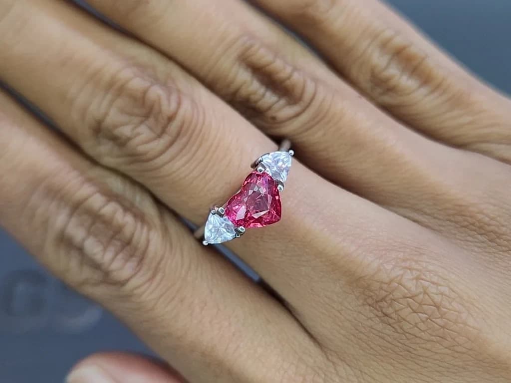 Mahenge spinel heart shape 2.16 carats, Tanzania ID 11006