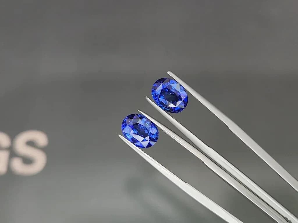 Pair of sapphires Royal Blue oval cut 8.15 carats, Sri Lanka ID 11408