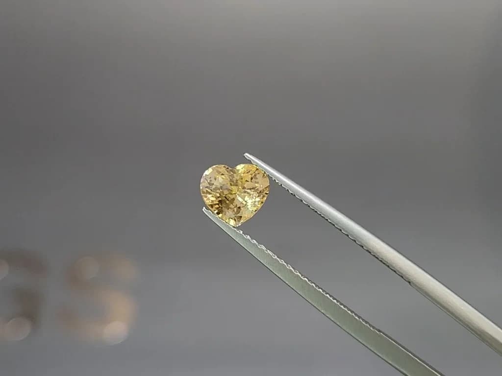 Unheated yellow sapphire heart shape 1.54 carats, Sri Lanka ID 11914