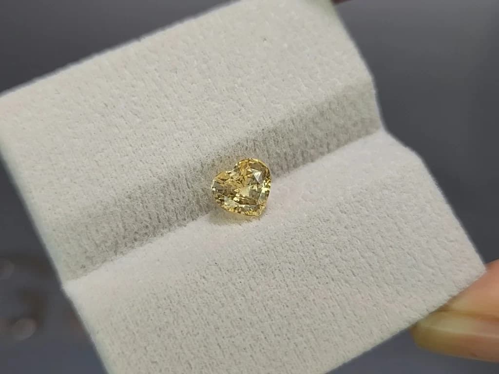 Unheated yellow sapphire heart shape 1.54 carats, Sri Lanka ID 11914
