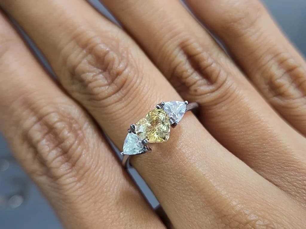 Unheated yellow sapphire heart shape 1.54 carats, Sri Lanka ID 11914