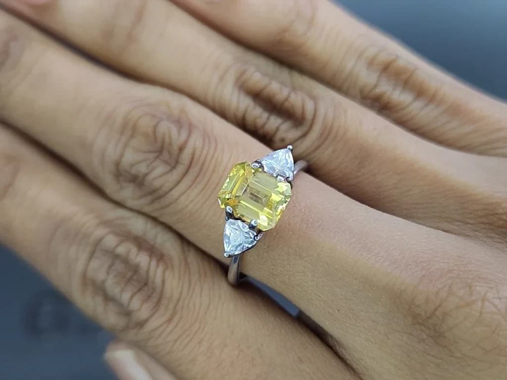 Sapphire Vivid Yellow octagon cut 3.03 carats, Sri Lanka ID 11415