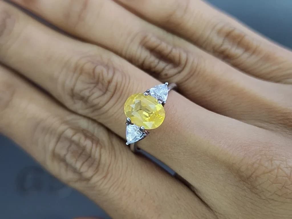 Sapphire Vivid Yellow with rutile silk effect oval cut 3.01 carats, Sri Lanka ID 11416