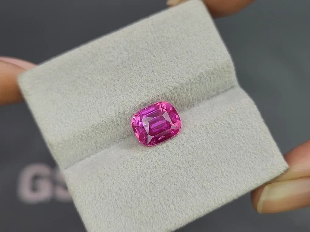Rare unheated vivid and vibrant pink sapphire in cushion cut 4.01 carats, Madagascar ID 10815