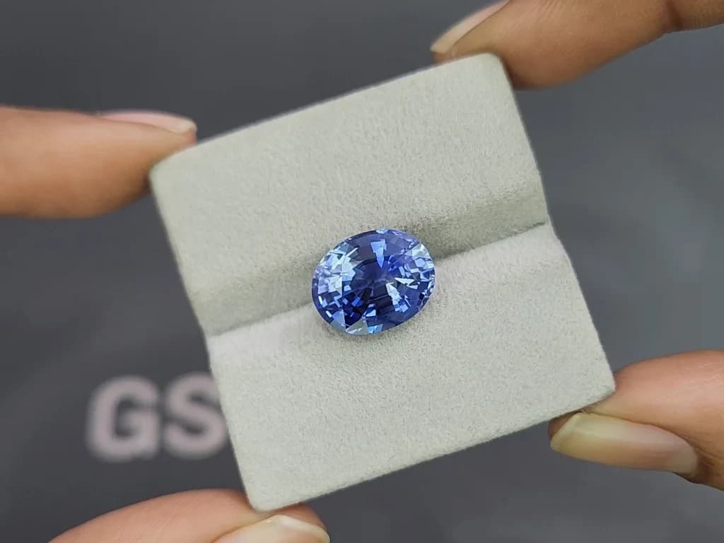 Intense Blue sapphire in oval cut 8.81 carats, Sri Lanka ID 10817