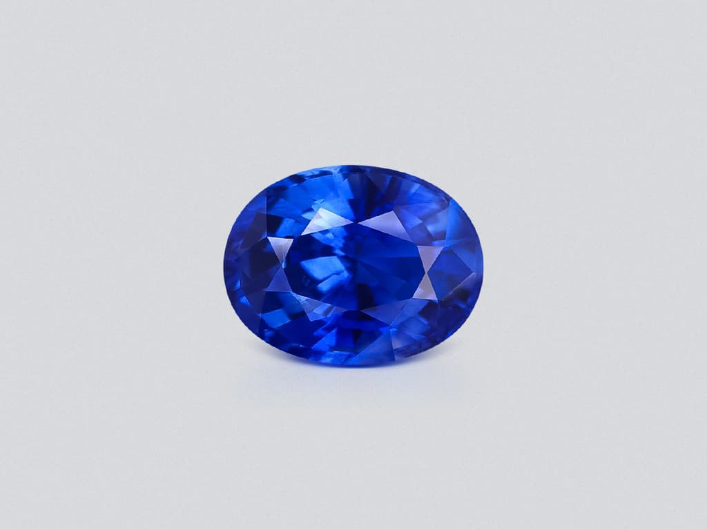 Royal Blue sapphire in oval cut 5.72 carats, Sri Lanka ID 10820