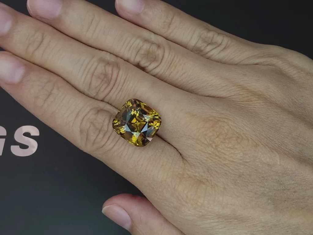 Large chrysoberyl cushion cut 14.12 carats, Sri Lanka ID 12129