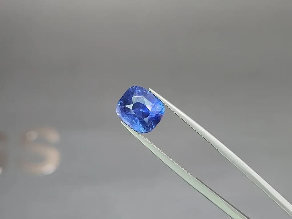 Unheated sapphire Cornflower Blue cushion cut 5.98 carats, Sri Lanka ID 12134