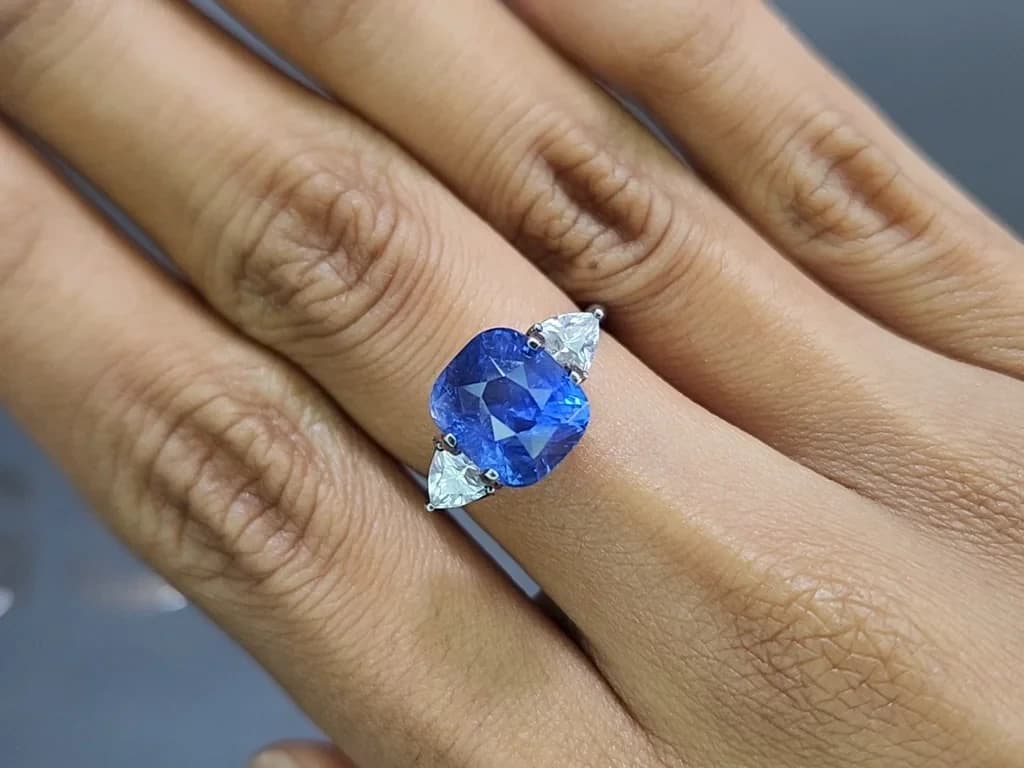 Unheated sapphire Cornflower Blue cushion cut 5.98 carats, Sri Lanka ID 12134