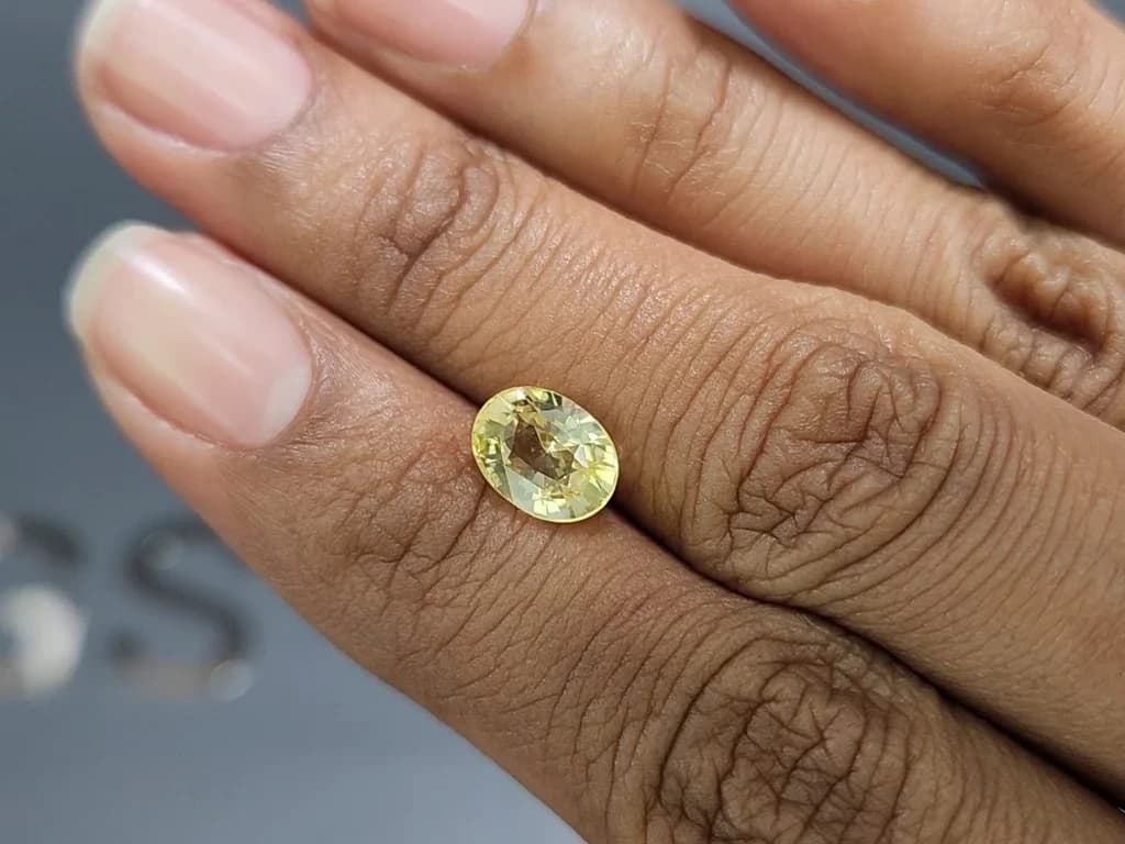 Unheated yellow sapphire oval cut 2.50 carats, Sri Lanka ID 11840