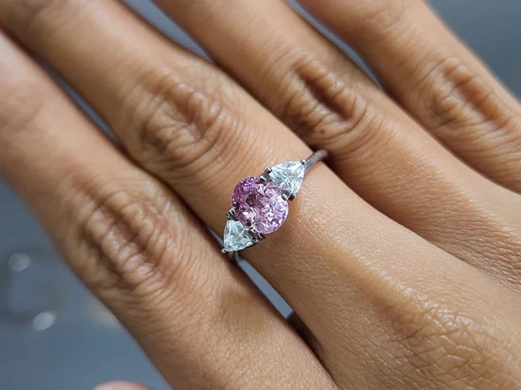 Unheated sapphire Baby Pink oval cut 2.05 carats, Sri Lanka ID 12140
