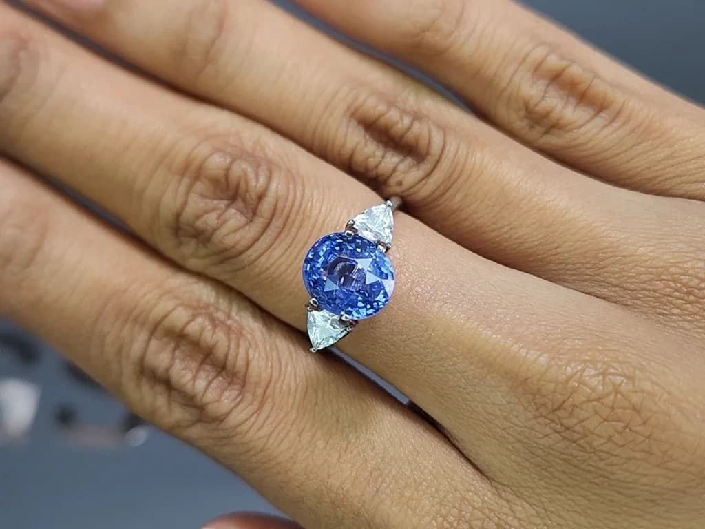 Blue sapphire oval cut 5.00 carats, Sri Lanka ID 11842