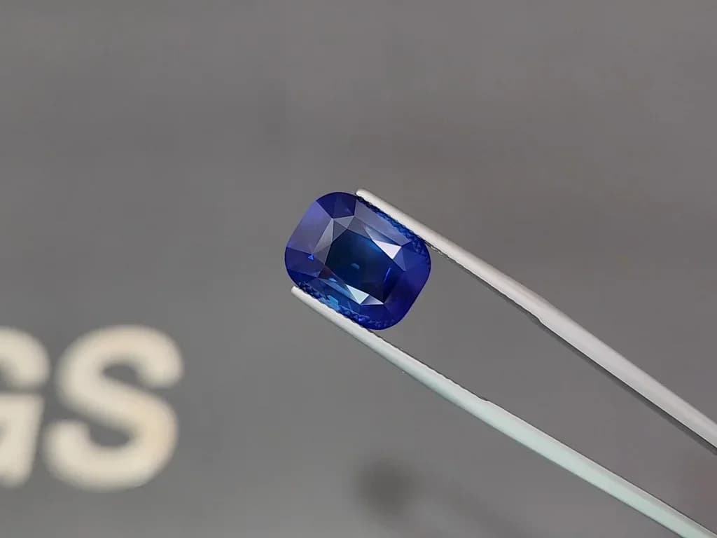 Unheated top quality Royal Blue sapphire in cushion cut 9.15 carats, Sri Lanka ID 9291