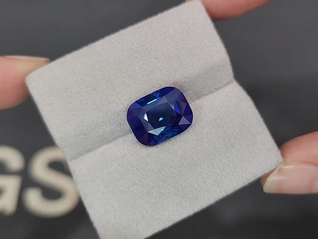 Unheated top quality Royal Blue sapphire in cushion cut 9.15 carats, Sri Lanka ID 9291