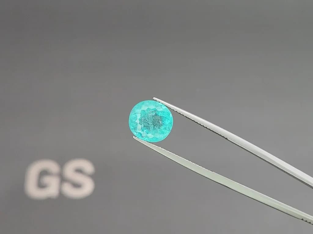 Neon blue Paraiba tourmaline in oval cut 4.49 carats, Mozambique ID 10840