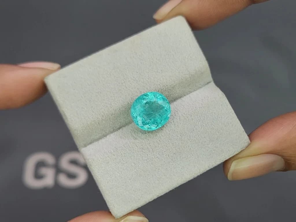 Neon blue Paraiba tourmaline in oval cut 4.49 carats, Mozambique ID 10840
