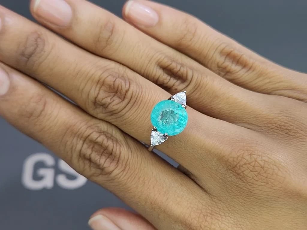 Neon blue Paraiba tourmaline in oval cut 4.49 carats, Mozambique ID 10840