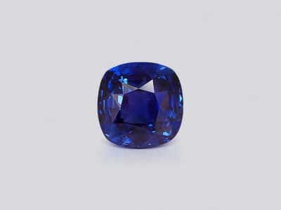Unique unheated Cornflower Blue sapphire in oval cut 7.24 carats, Sri Lanka ID 8931