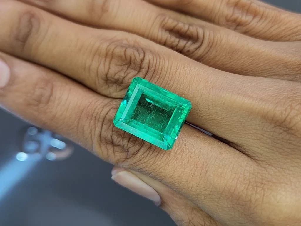 Emerald octagon cut 15.52 carats, Colombia ID 11041