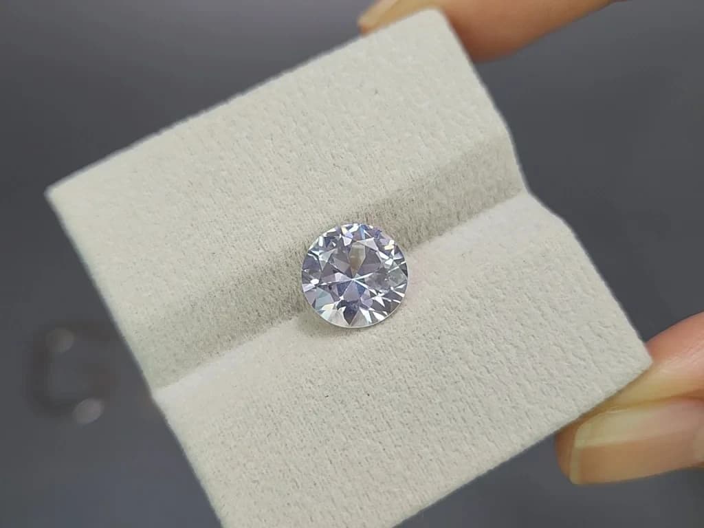 White sapphire round cut 3.85 carats , Sri Lanka ID 12144
