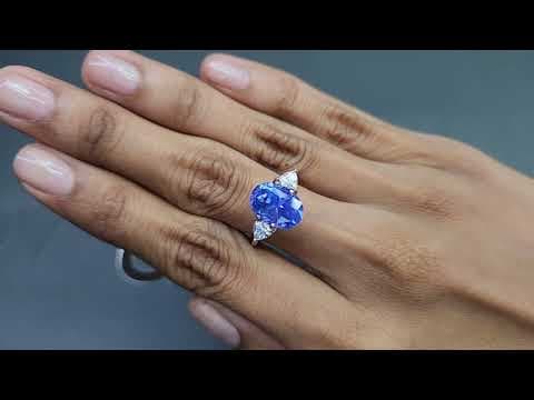 Unheated sapphire Cornflower Blue rutile silk effect oval cut 6.88 carats, Sri Lanka ID 9317