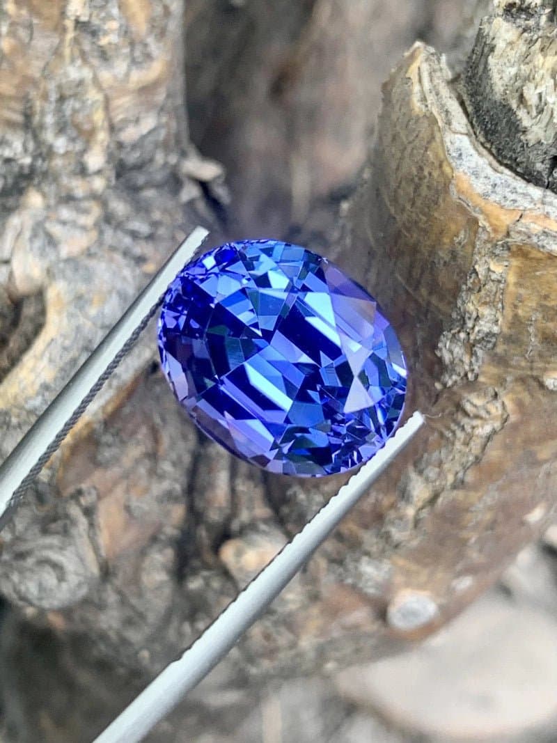 Tanzanite - 14.28 ct