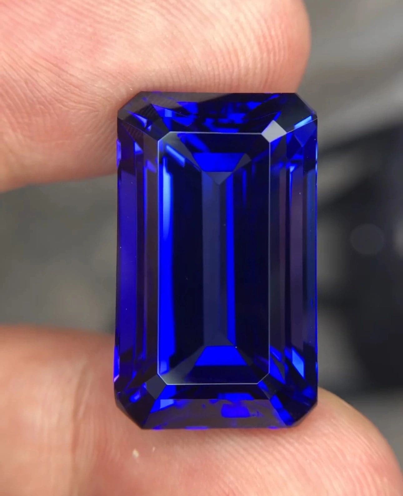 Tanzanite - 50.68 ct