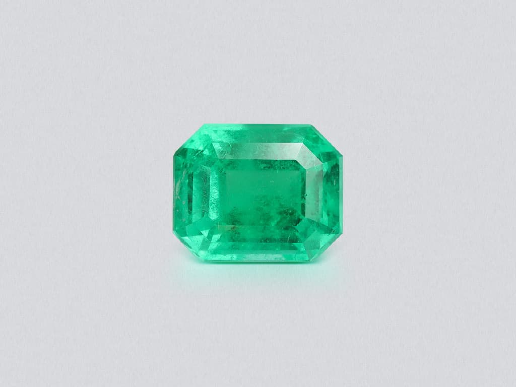 Intense Green emerald in octagon cut 2.49 carats, Colombia ID 10847