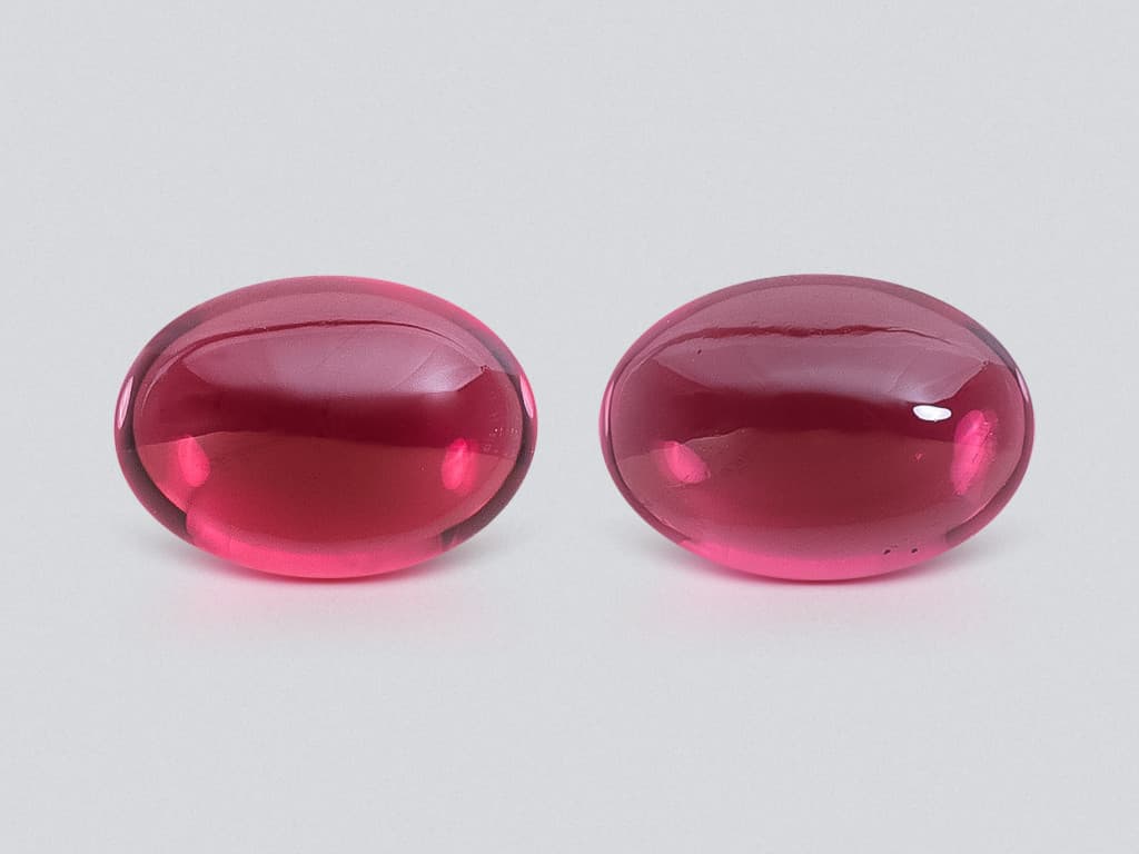 Pair of garnets rhodolite cabochon cut 1.95 carats, Madagascar ID 11572